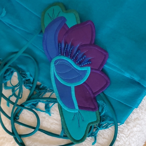 Applique and beaded tie belt and scarf - Picture 2 of 5